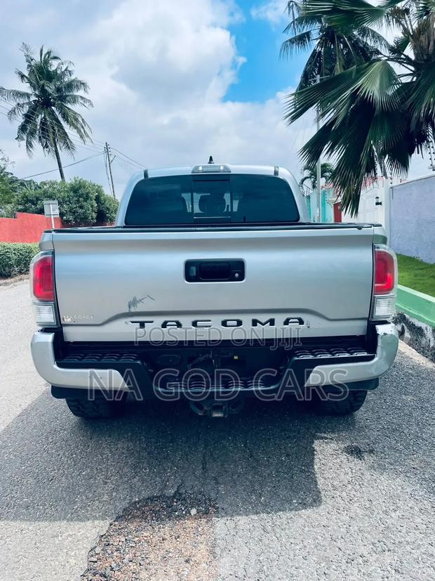 Toyota Tacoma 2022 Brown