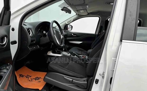 Nissan Navara 2019 White