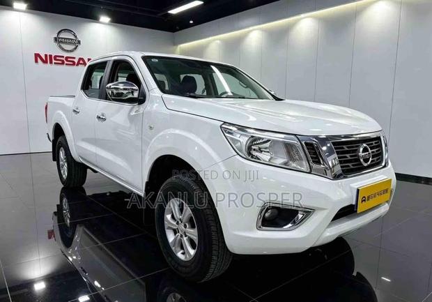 Nissan Navara 2019 White