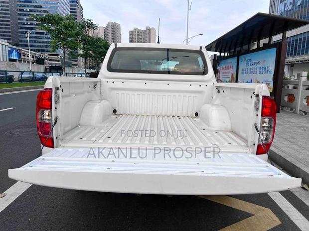 Nissan Navara 2019 White
