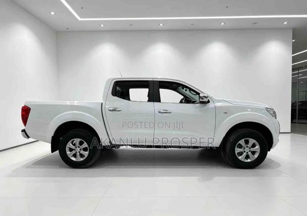 Nissan Navara 2019 White