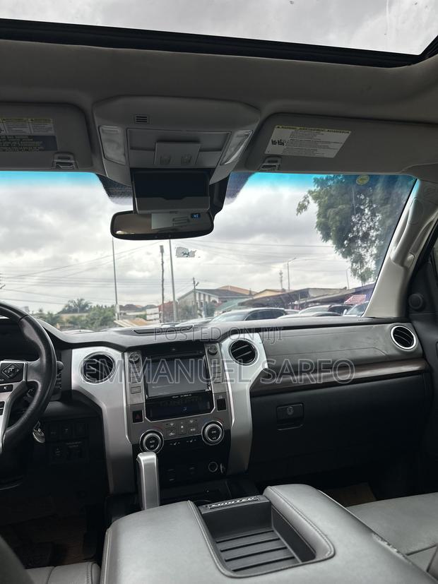 Toyota Tundra Limited 5.7L V8 4x2 Double Cab 6.6 ft. box 145.7 in. WB