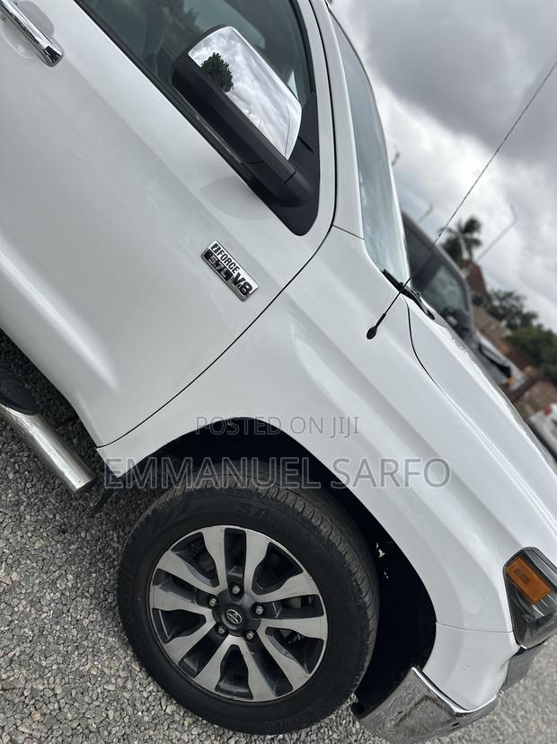 Toyota Tundra Limited 5.7L V8 4x2 Double Cab 6.6 ft. box 145.7 in. WB