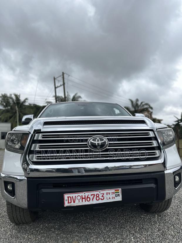 Toyota Tundra Limited 5.7L V8 4x2 Double Cab 6.6 ft. box 145.7 in. WB