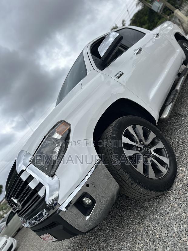 Toyota Tundra Limited 5.7L V8 4x2 Double Cab 6.6 ft. box 145.7 in. WB