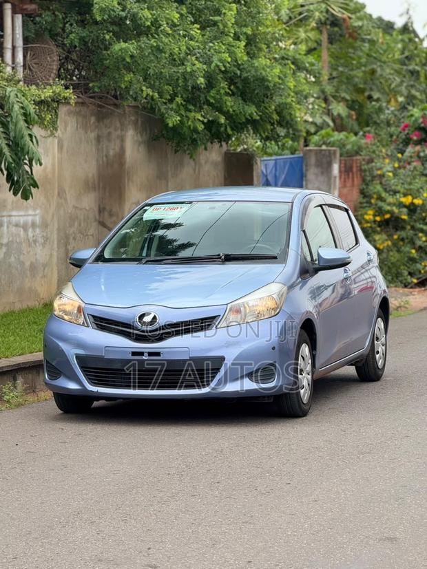 Toyota Vitz 1.0 FWD 3dr 2013 Blue