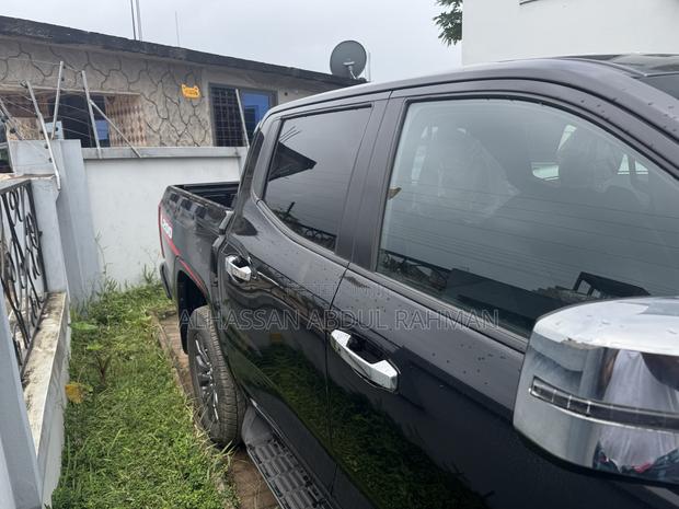 New Mitsubishi L200 2024 Black