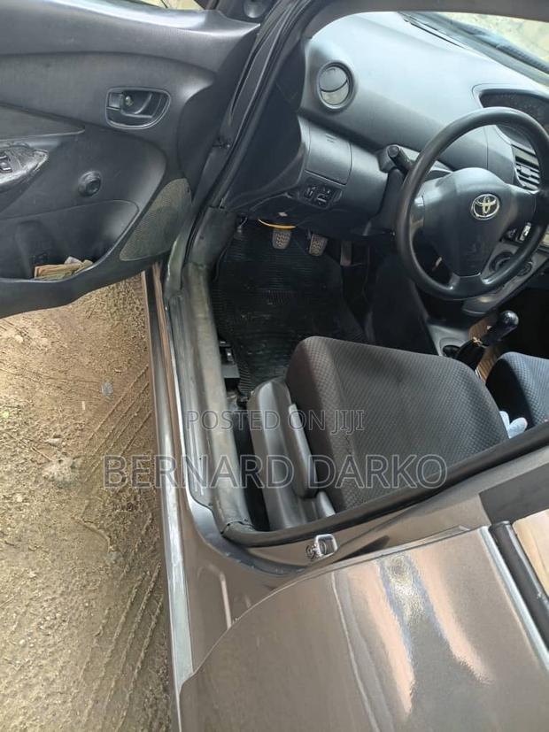 Toyota Yaris 2010 Gray