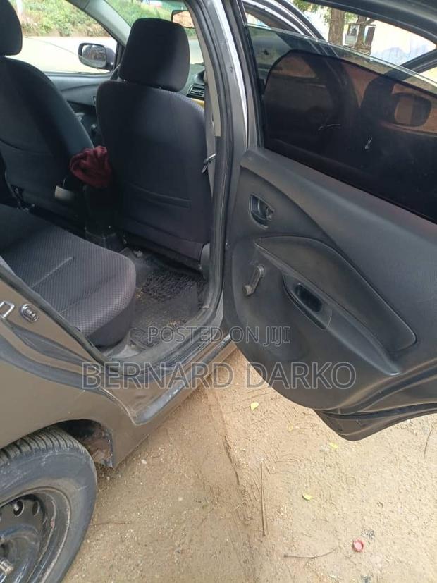 Toyota Yaris 2010 Gray