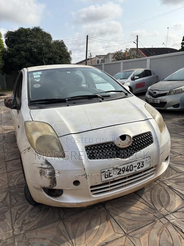Toyota Vitz 1.0 FWD 5dr 2010 White