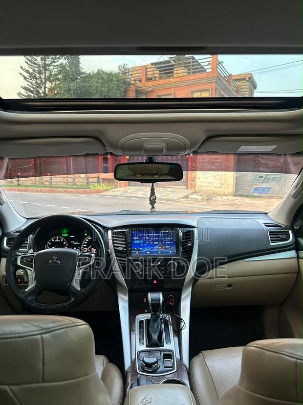 Mitsubishi Montero Sport 2017 Black