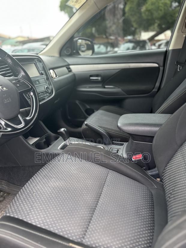 Mitsubishi Outlander 2.0 PHEV AWD 2016 Silver