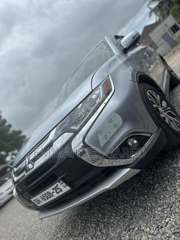 Mitsubishi Outlander 2.0 PHEV AWD 2016 Silver