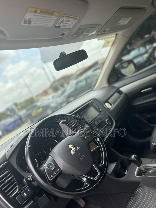 Mitsubishi Outlander 2.0 PHEV AWD 2016 Silver