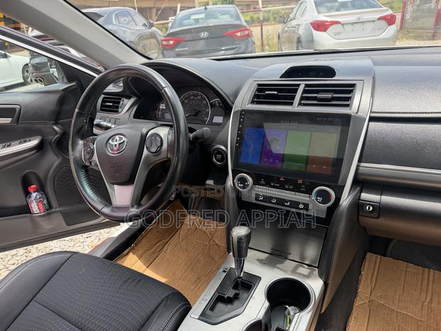 Toyota Camry SE 4dr Sedan w/Prod. End 11/13 (2.5L 4cyl 6A) 2014 White