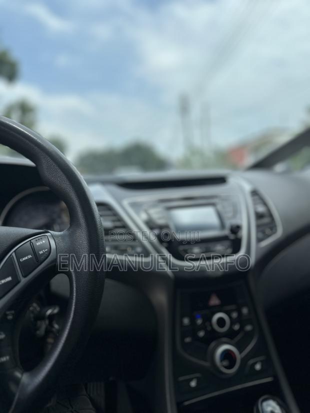 Hyundai Elantra Limited 4dr Sedan (1.8L 4cyl 6A) 2015 Gray