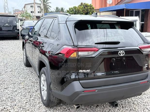 Toyota RAV4 LE 2021 Black