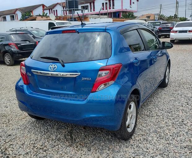 Toyota Vitz 1.3 FWD 5dr 2012 Blue