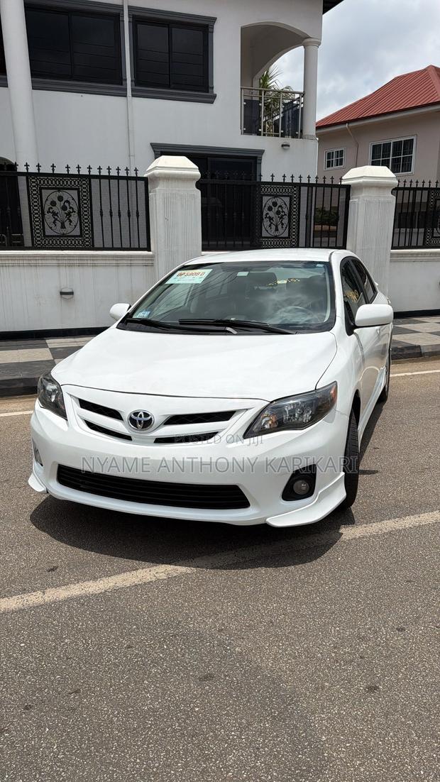 Toyota Corolla S 4dr Sedan (1.8L 4cyl 4A) 2013 Pearl
