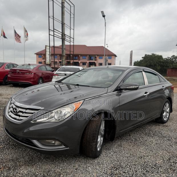 Hyundai Sonata SE Sedan FWD (2.4L 4cyl 6A) 2012 Gray