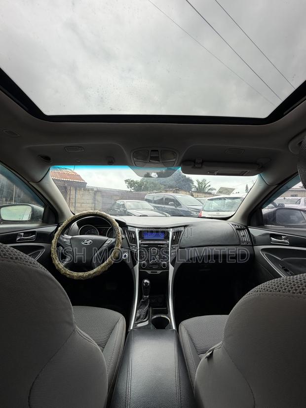 Hyundai Sonata SE Sedan FWD (2.4L 4cyl 6A) 2012 Gray