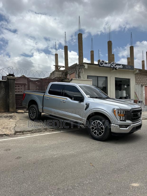 Ford F-150 XLT 2023 Silver
