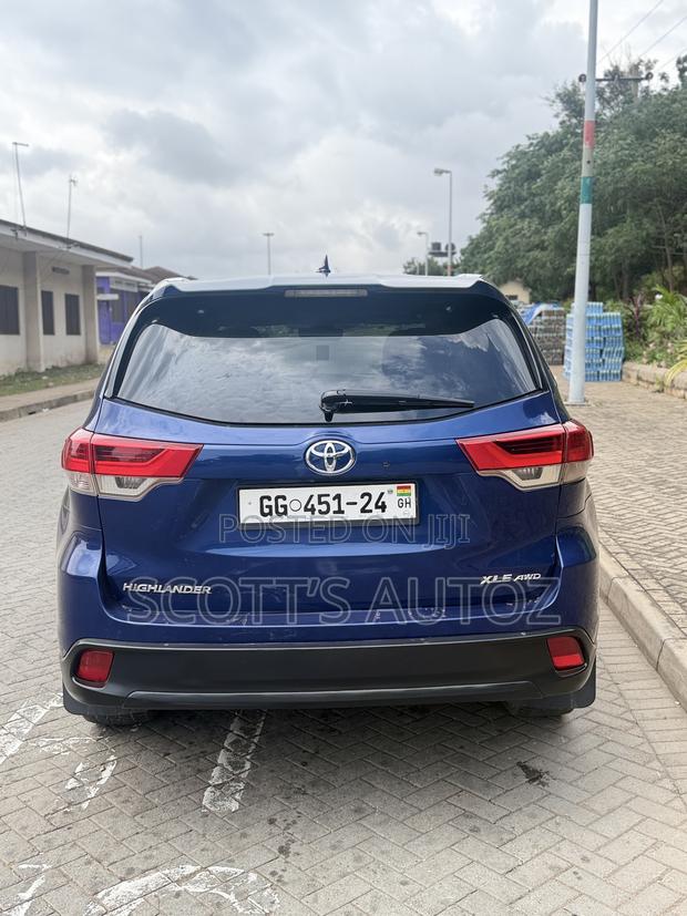 Toyota Highlander XLE 4x4 V6 (3.5L 6cyl 8A) 2018 Blue