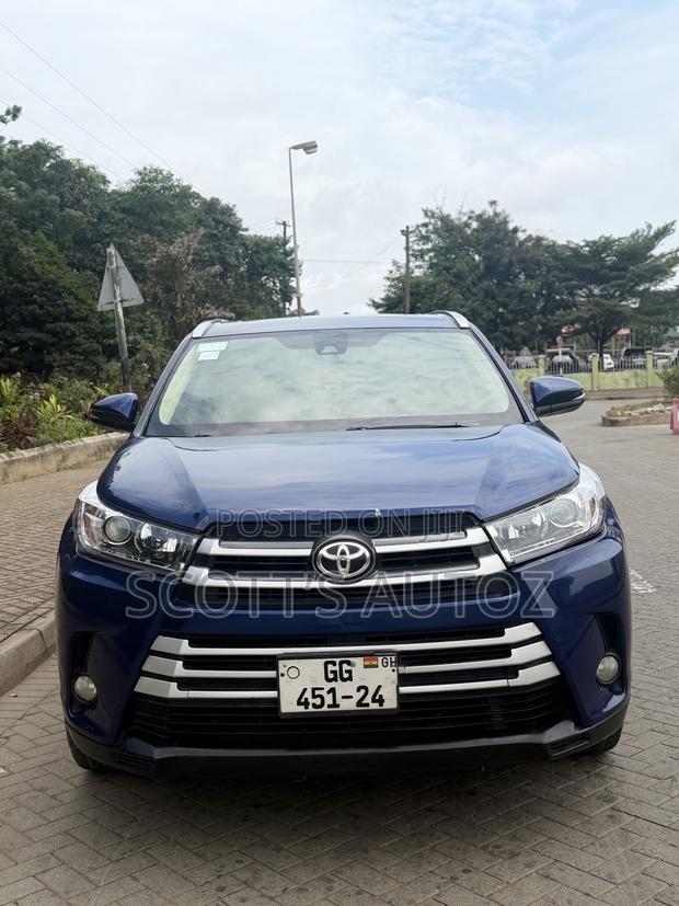 Toyota Highlander XLE 4x4 V6 (3.5L 6cyl 8A) 2018 Blue