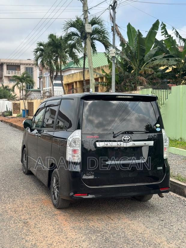 Toyota Voxy 2011 Black
