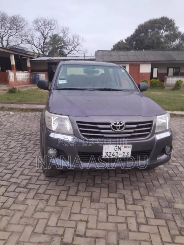 Toyota Hilux 2013 Gray