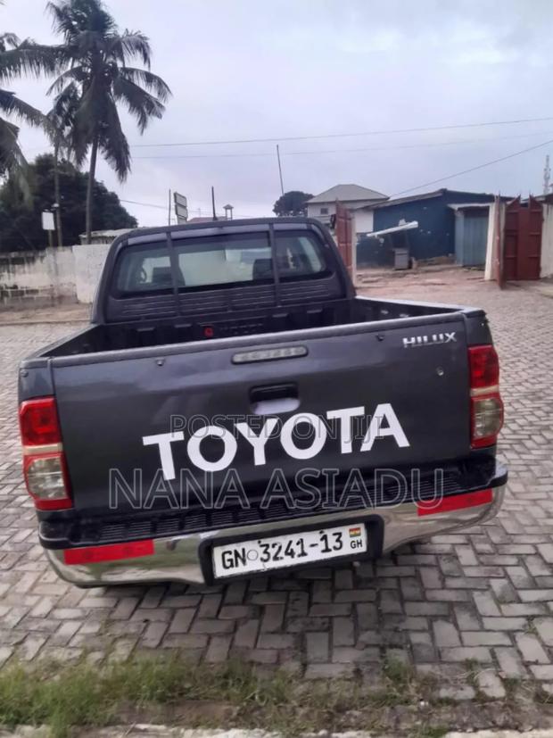 Toyota Hilux 2013 Gray