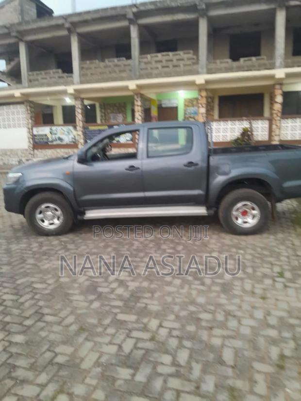 Toyota Hilux 2013 Gray