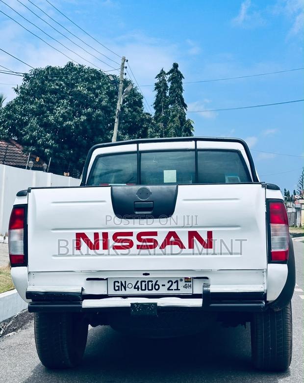Nissan Hardbody 2021 White
