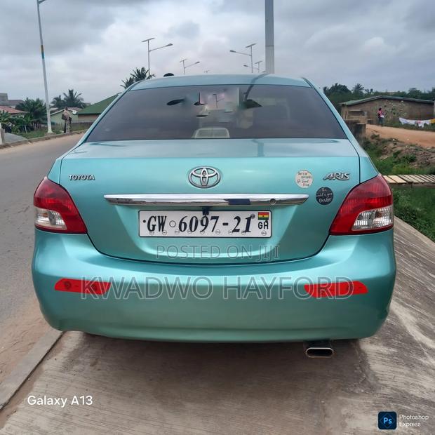 Toyota Yaris 2010 Green