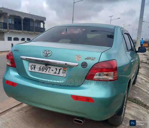 Toyota Yaris 2010 Green