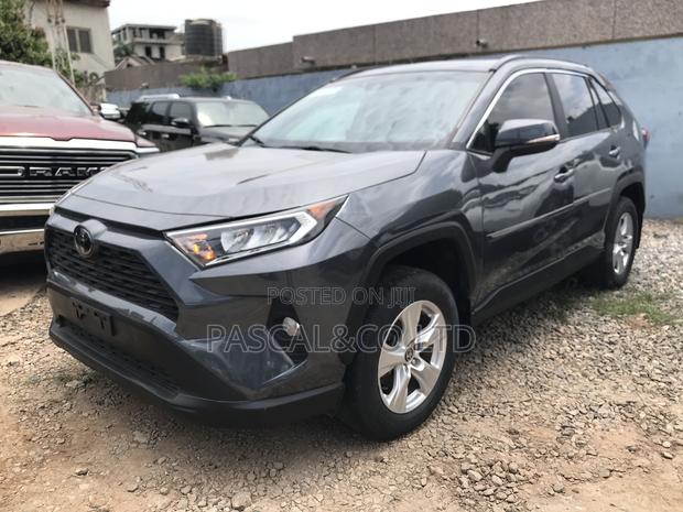Toyota RAV4 XLE Premium 2022 Gray