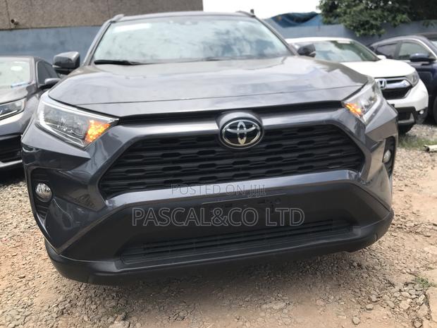 Toyota RAV4 XLE Premium 2022 Gray