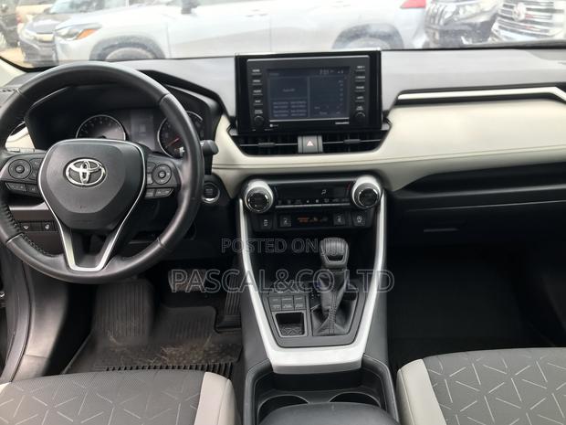 Toyota RAV4 XLE Premium 2022 Gray