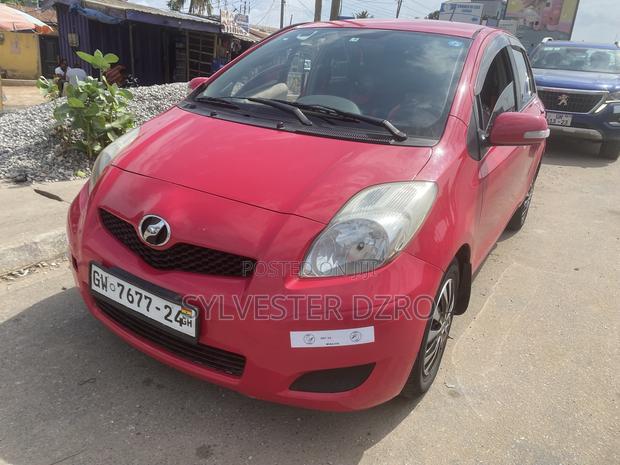 Toyota Vitz 2010 Red