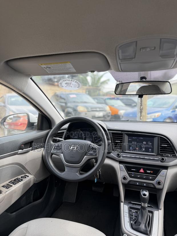 Hyundai Elantra ECO Sedan FWD (1.4L 4cyl 7A) 2017 Silver