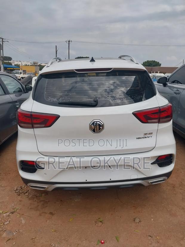 Car 2019 White