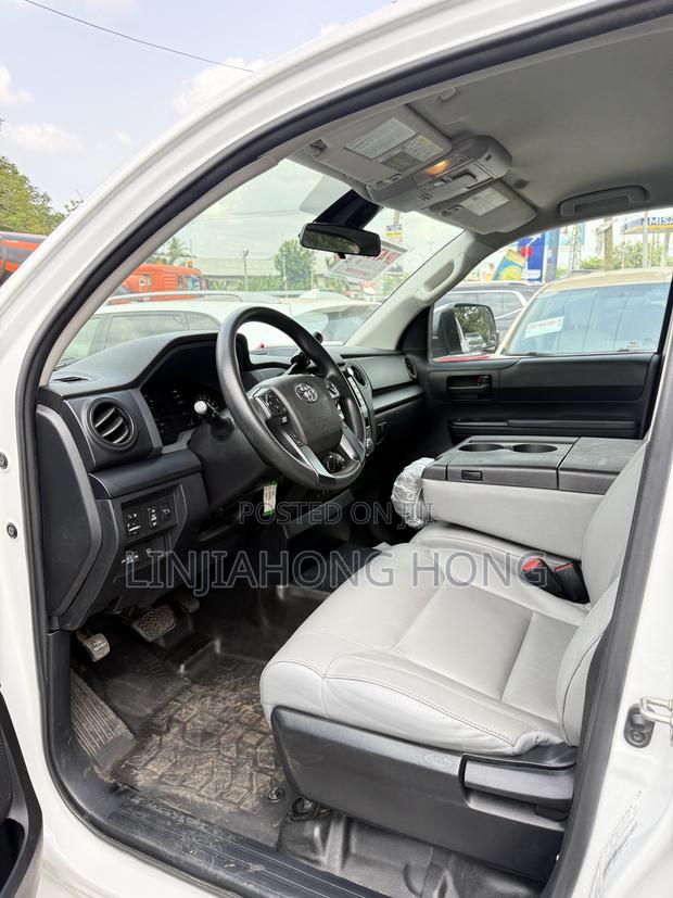 Toyota Tundra SR 5.7L V8 4x4 Double Cab 6.6 ft. box 145.7 in. WB 2020