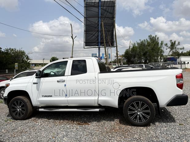 Toyota Tundra SR 5.7L V8 4x4 Double Cab 6.6 ft. box 145.7 in. WB 2020