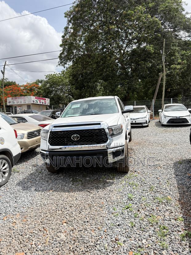 Toyota Tundra SR 5.7L V8 4x4 Double Cab 6.6 ft. box 145.7 in. WB 2020