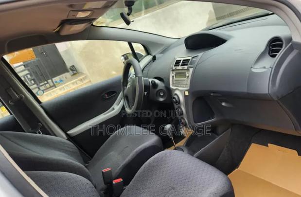 Toyota Yaris 2010 Gray