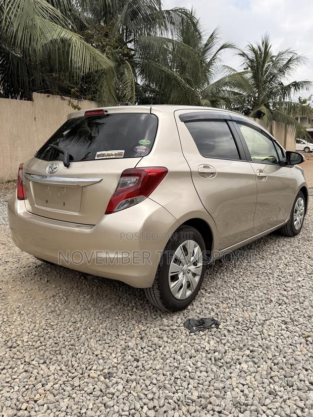 Toyota Vitz 1.3 FWD 5dr 2015 Gold