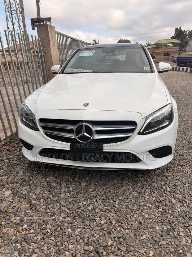 Mercedes-Benz C300 2021 White