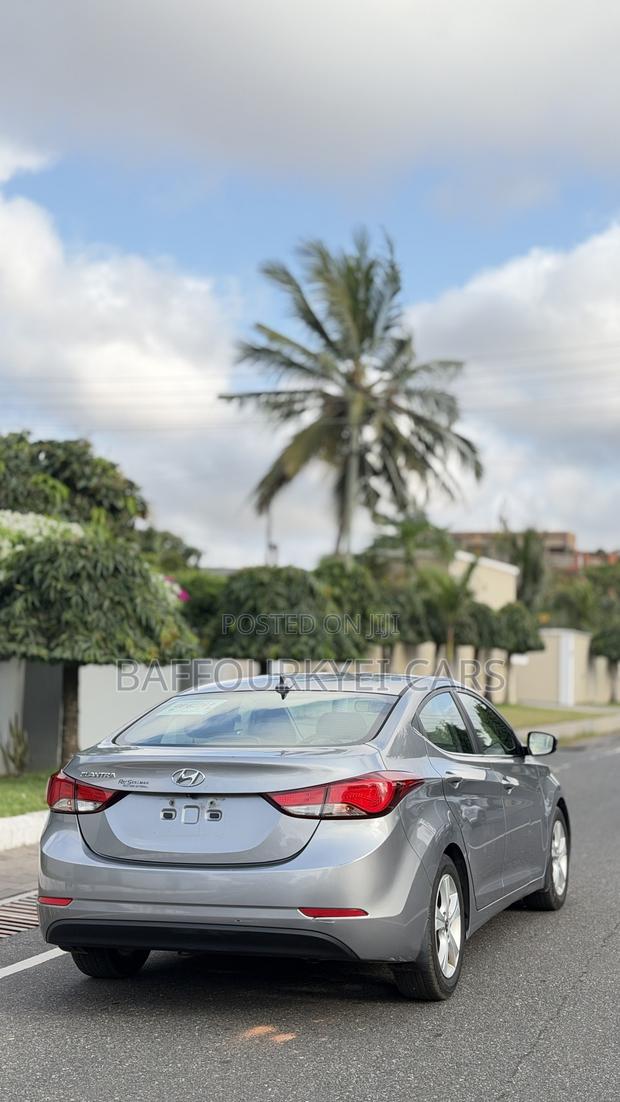 Hyundai Elantra SE Sedan FWD (1.8L 4cyl 6A) 2016 Gray