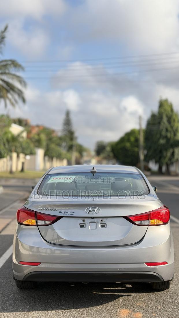 Hyundai Elantra SE Sedan FWD (1.8L 4cyl 6A) 2016 Gray