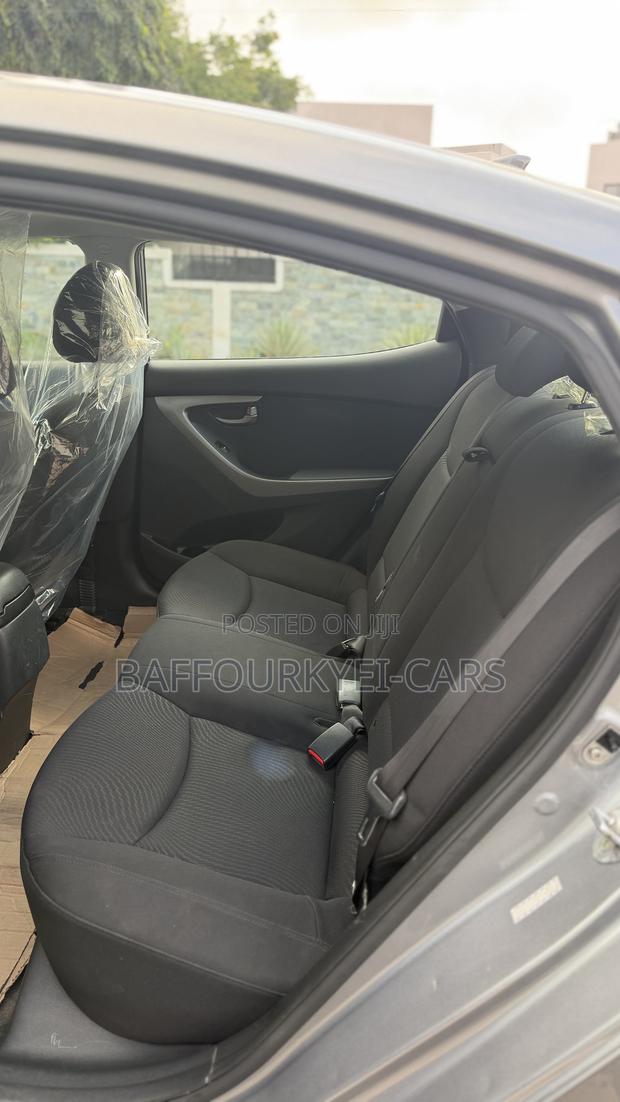 Hyundai Elantra SE Sedan FWD (1.8L 4cyl 6A) 2016 Gray